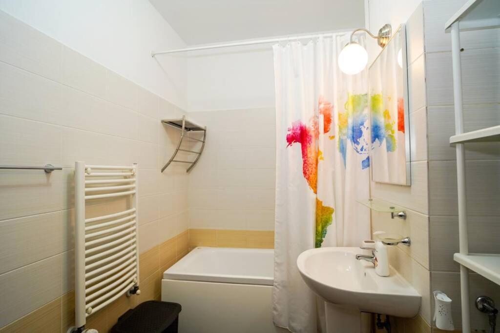 Sky Modern 1 Bedroom Apt W Free Parking Bucarest Exterior foto