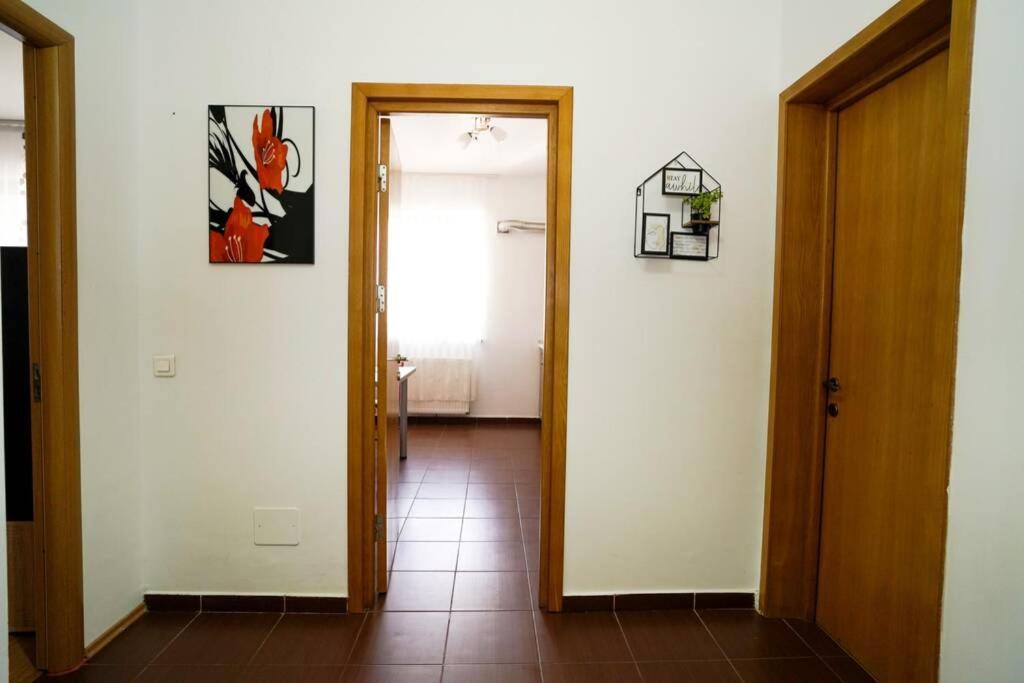 Sky Modern 1 Bedroom Apt W Free Parking Bucarest Exterior foto