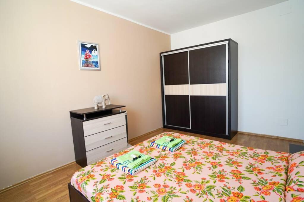 Sky Modern 1 Bedroom Apt W Free Parking Bucarest Exterior foto